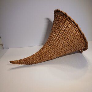 WOVEN WICKER CORNUCOPIA BASKET